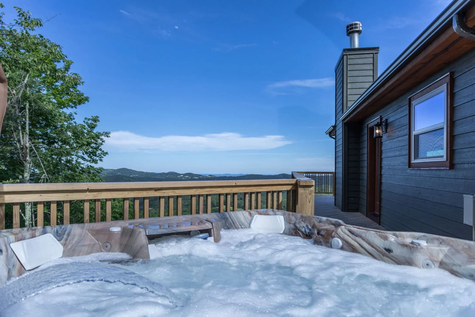 Mountain Vista Chalet - Image 2