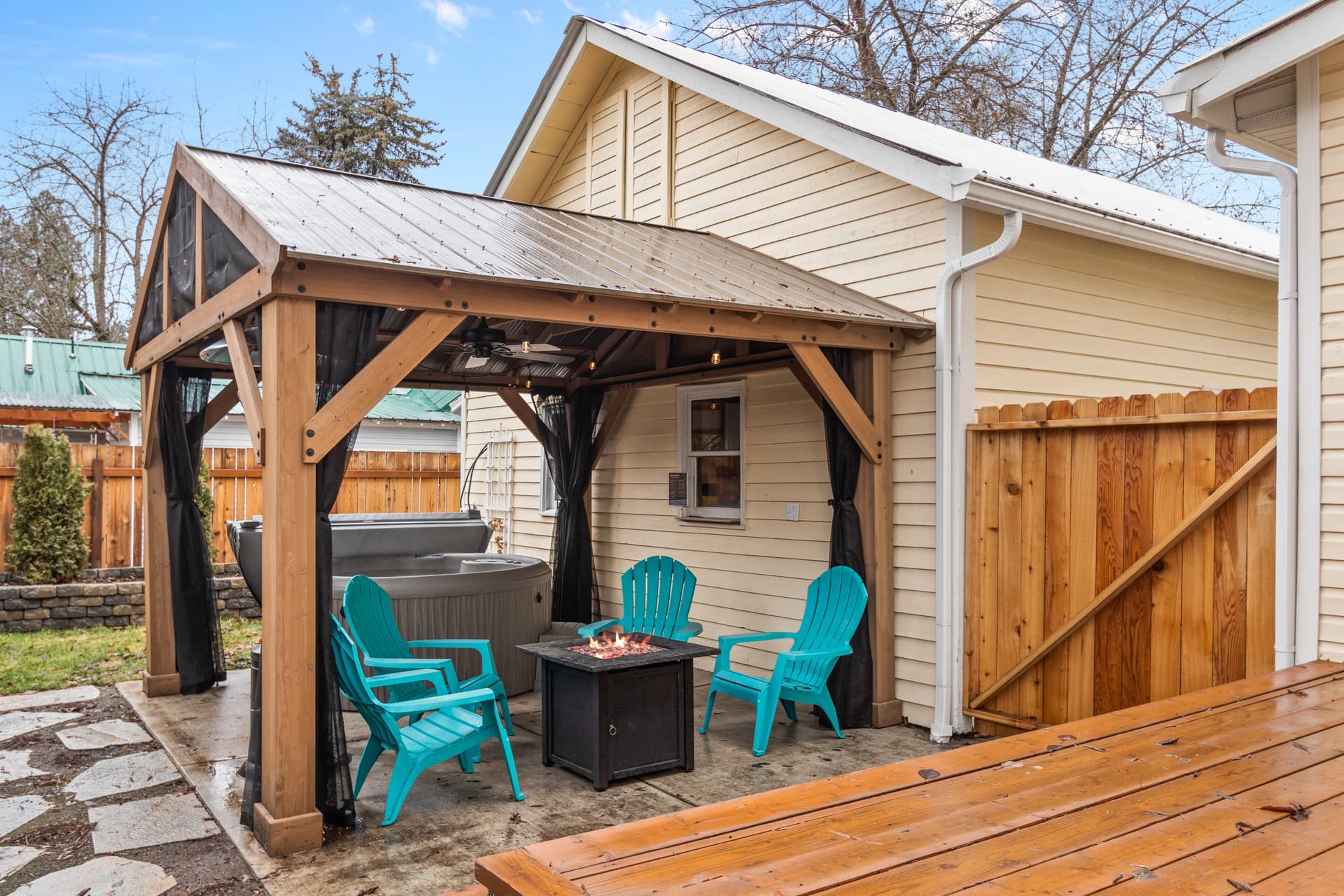 Cottage On The Corner - Image 23