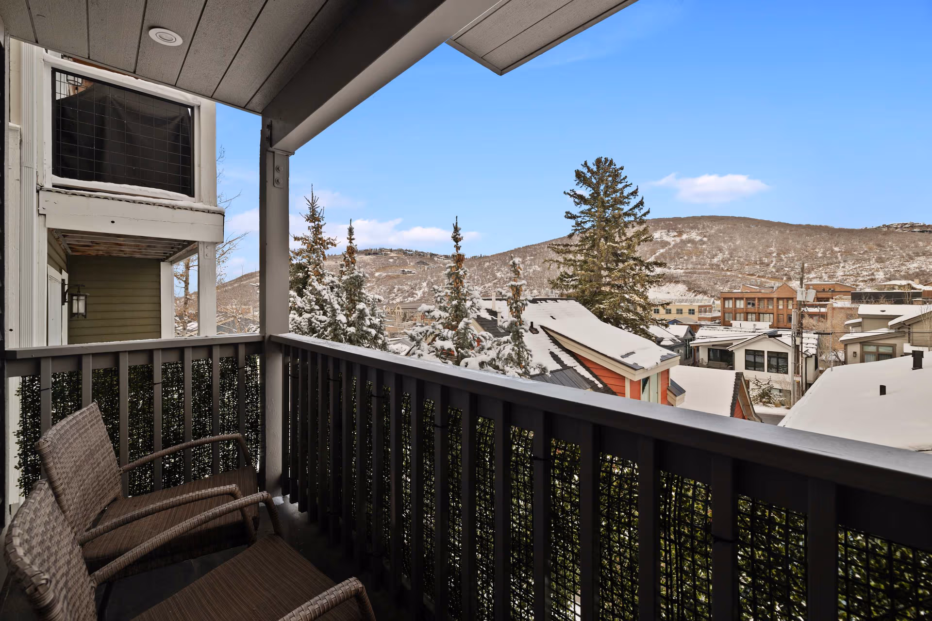 Slopeside Sanctuary - Image 25