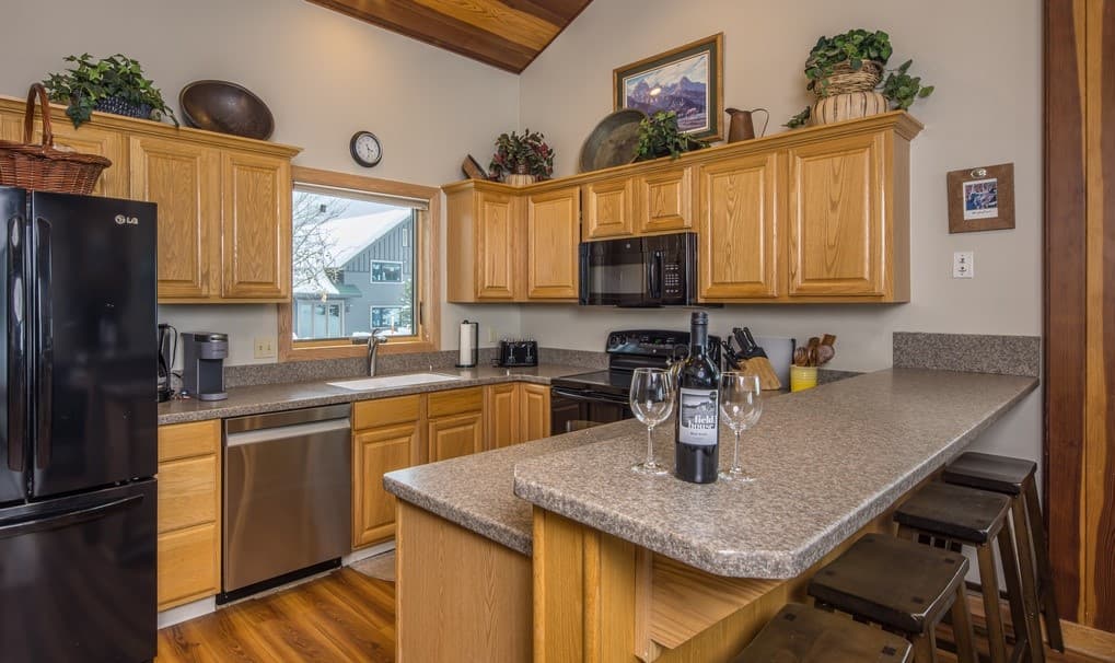 Running Bear Home - Image 4