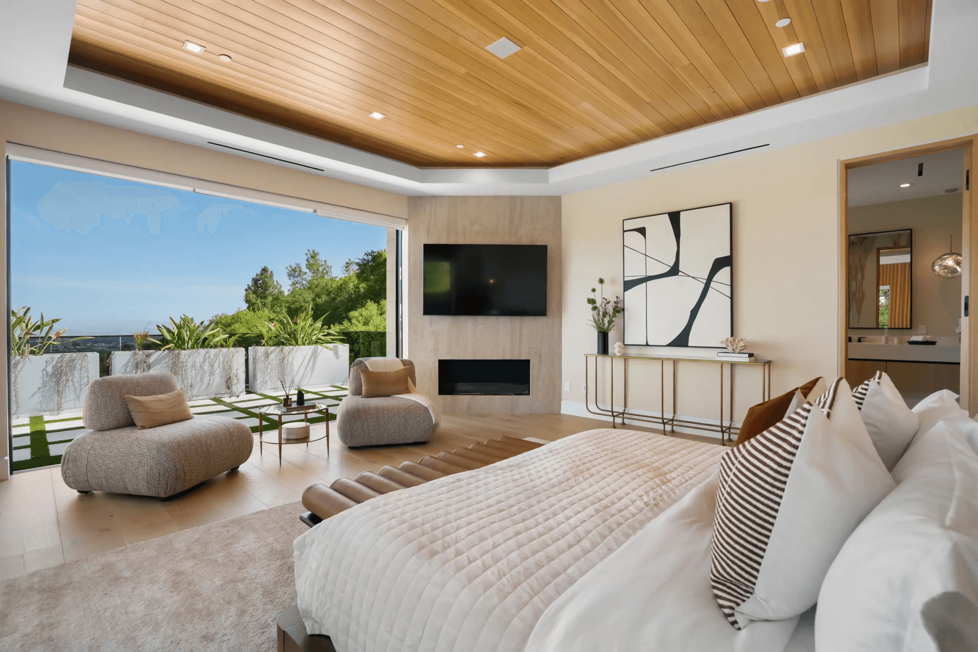 Linda Flora - Image 26