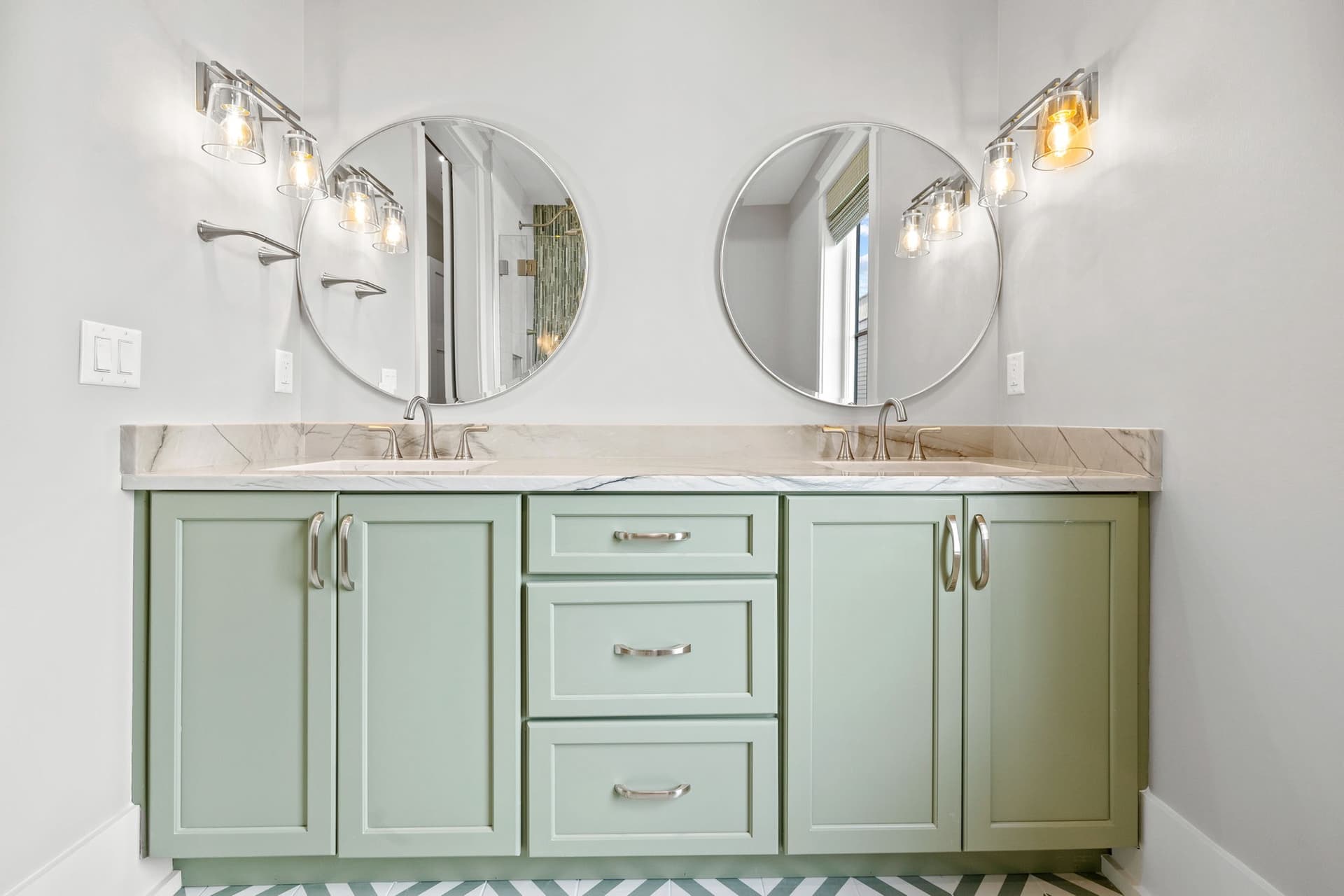 Emerald View - Image 19