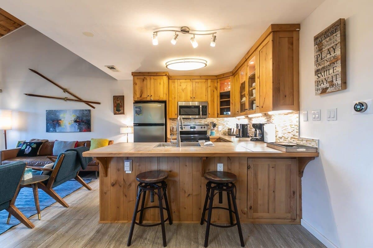 Stylish Carnelian Townhome - Image 2