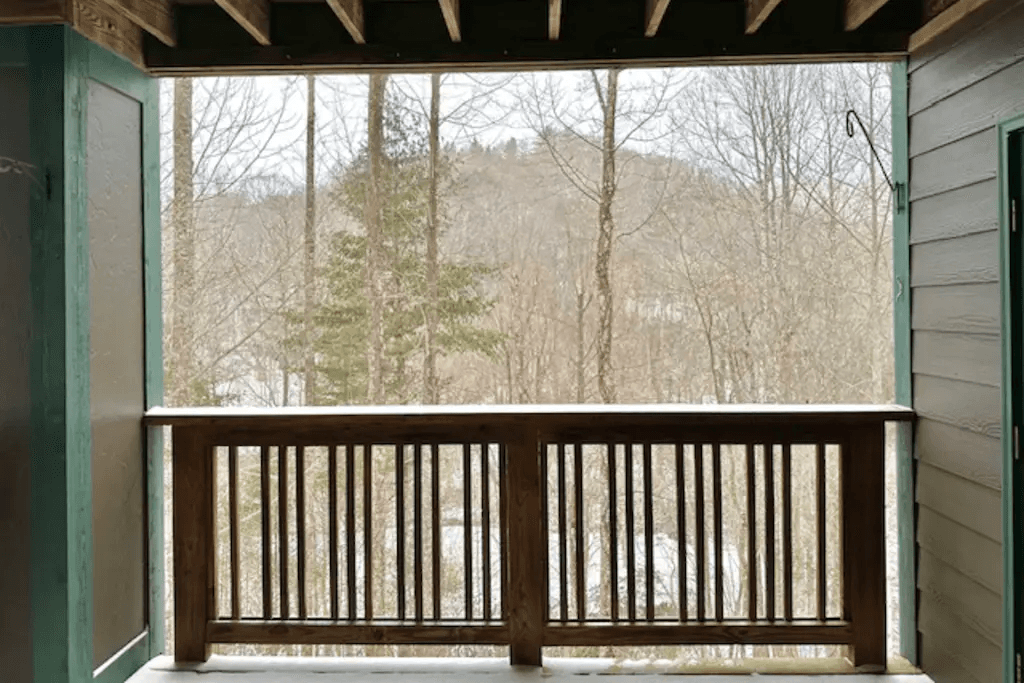 Still Lake Getaway - Image 33