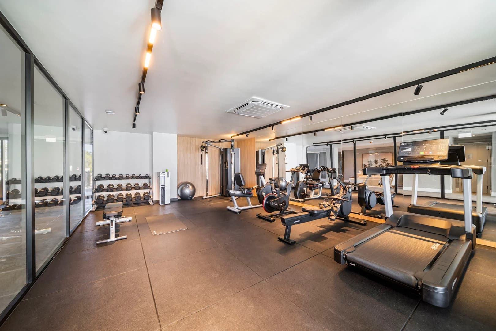 Allure #204 - Image 12