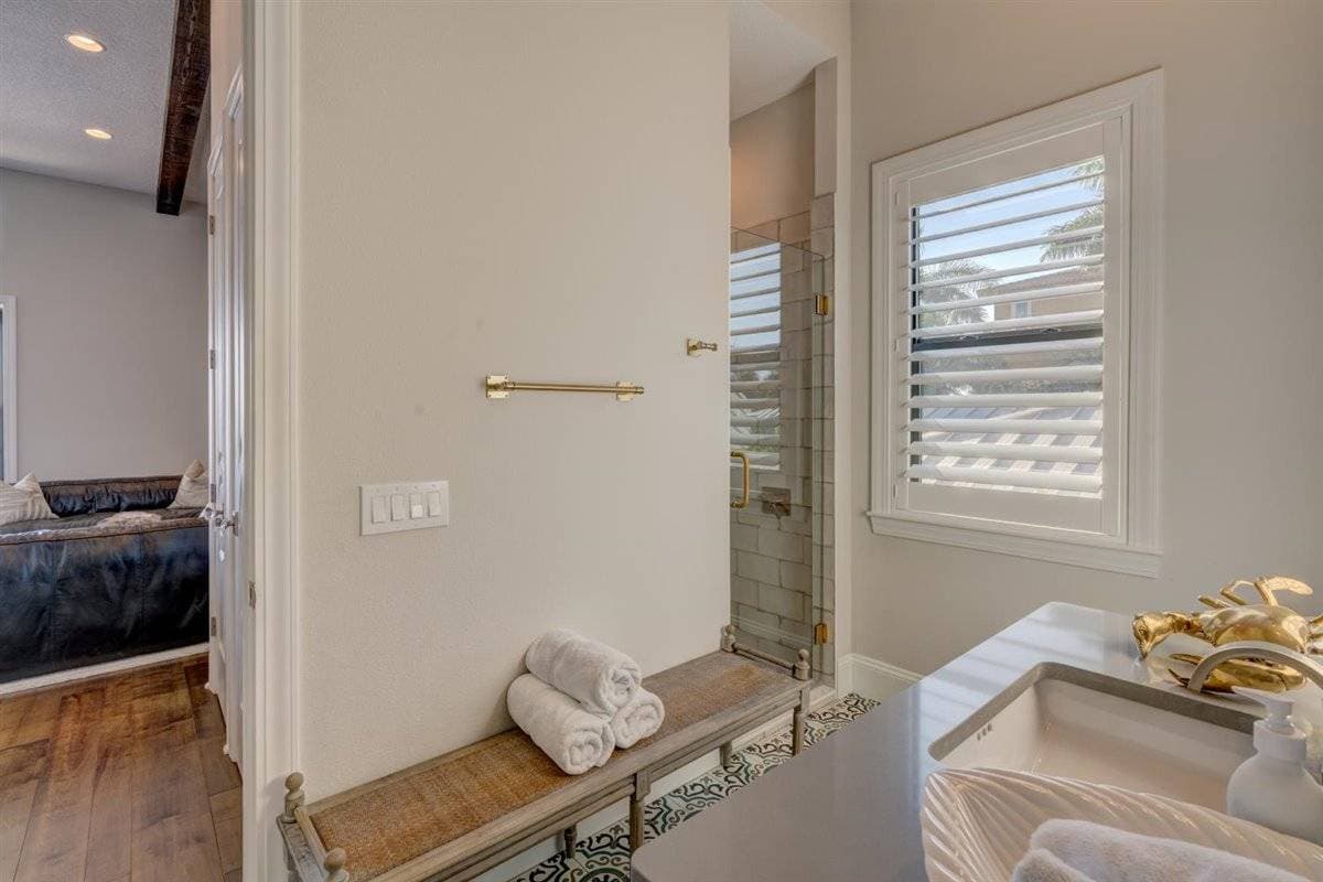 Bayside Paradise Mansion - Image 15