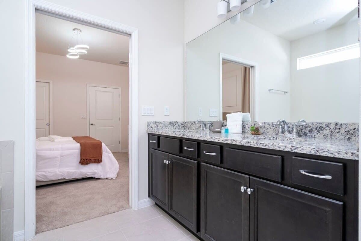 Windsor Island #4458 - Image 36