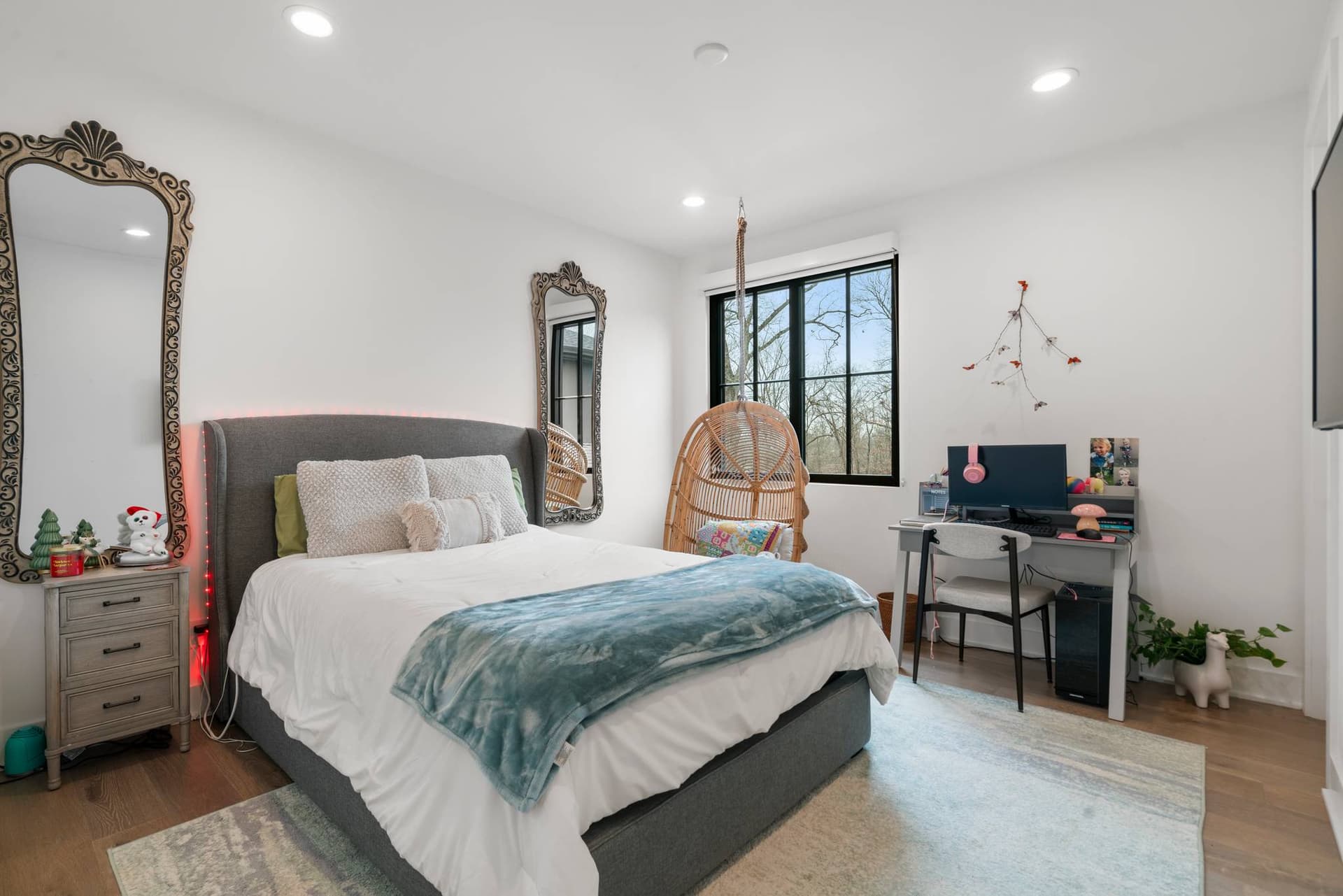 Starburst Estate - Image 37