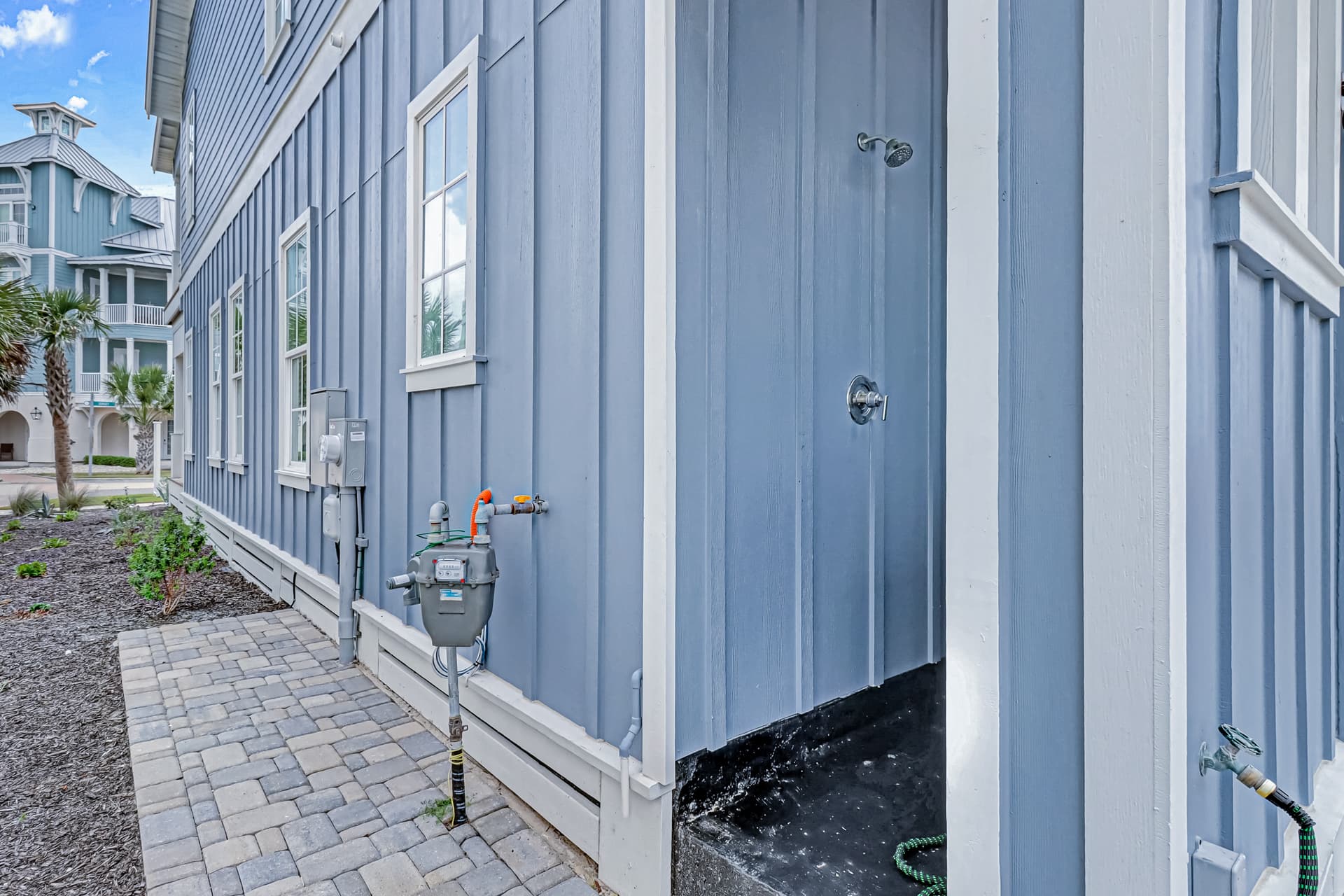 Sunset Avenue Stunner - Image 28