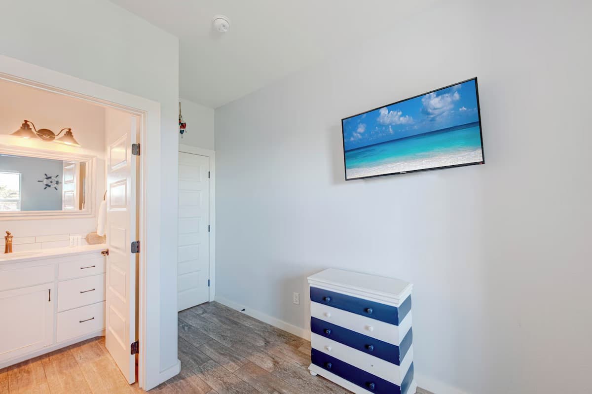 Postcard From Paradise - Image 14