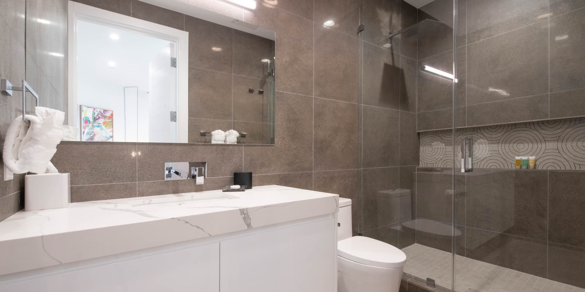 Coastal Charm Condo - Image 3