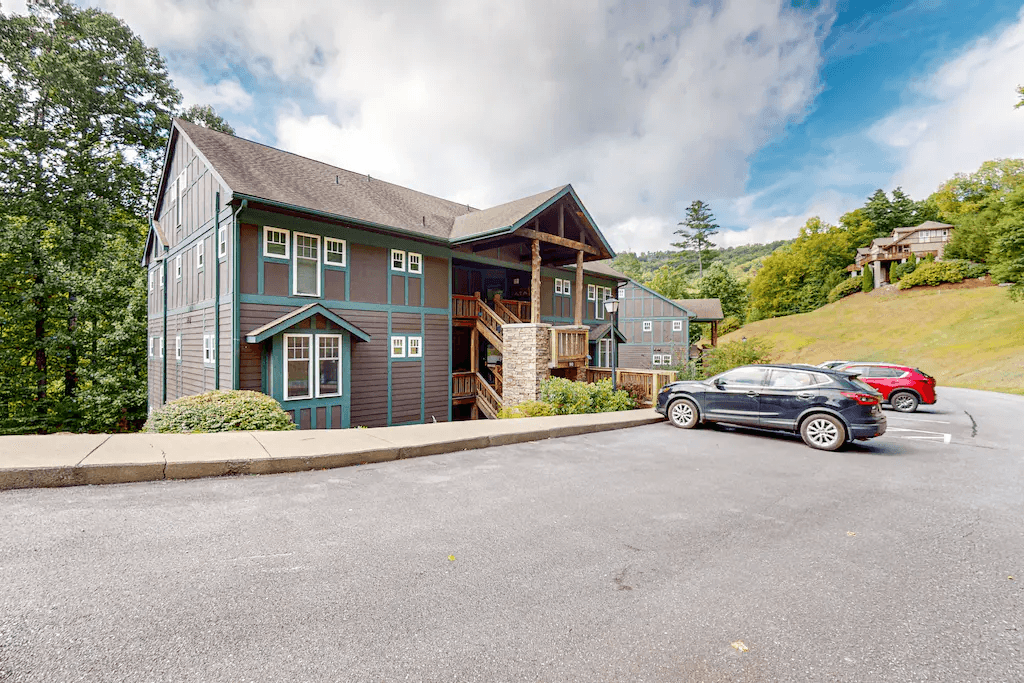 Still Lake Getaway - Image 14