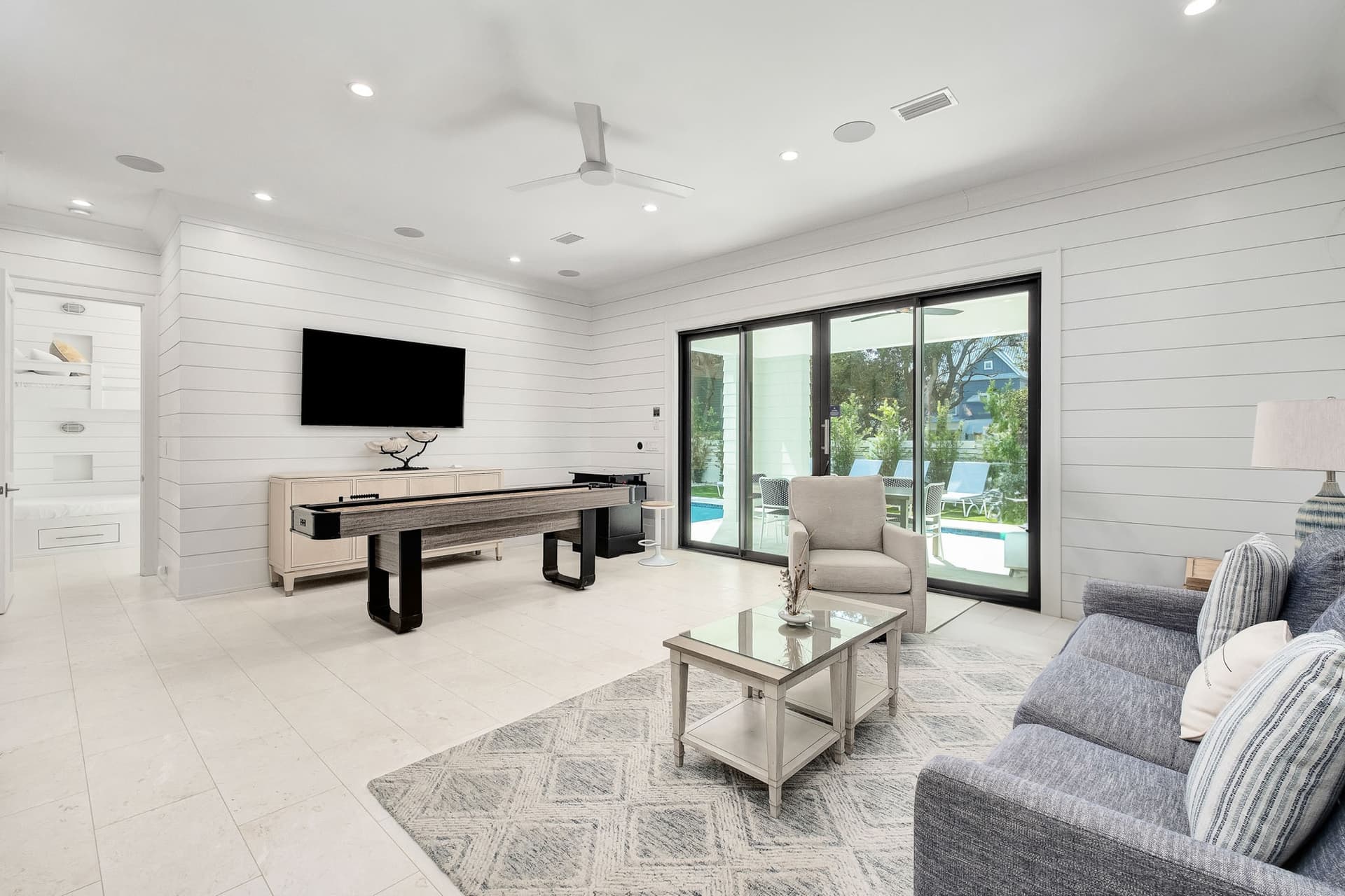 Bearfoot By The Sea - Image 9