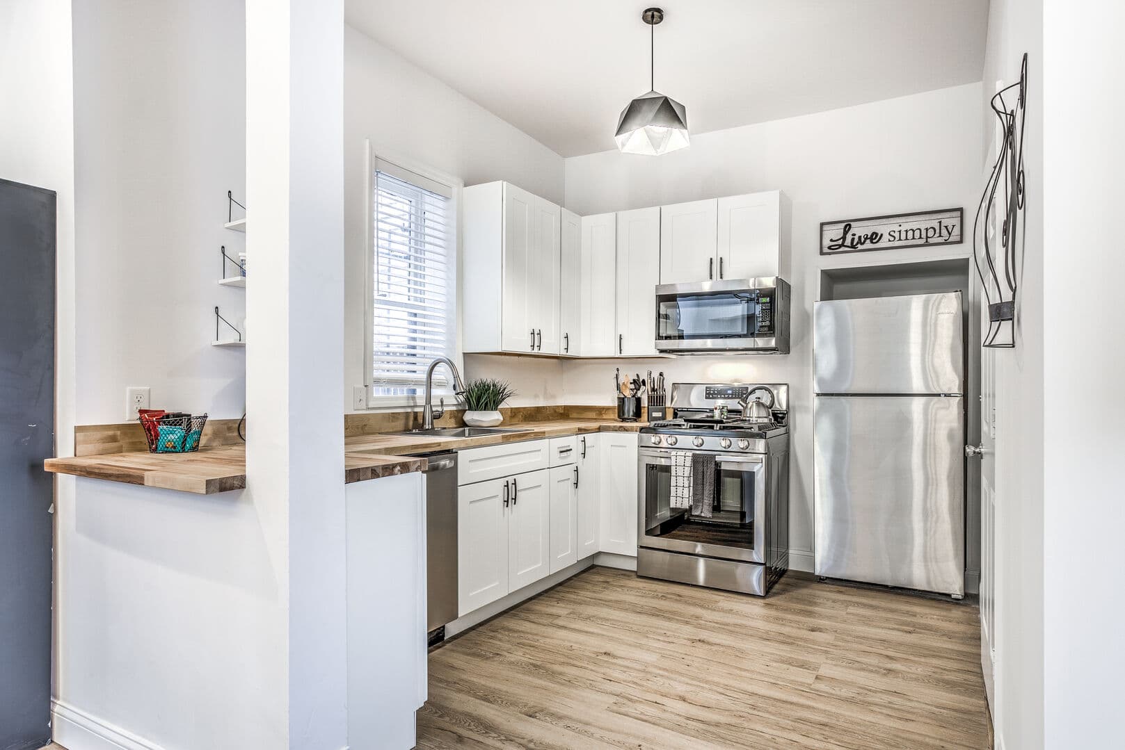 Lenox Comfort Corner - Image 11