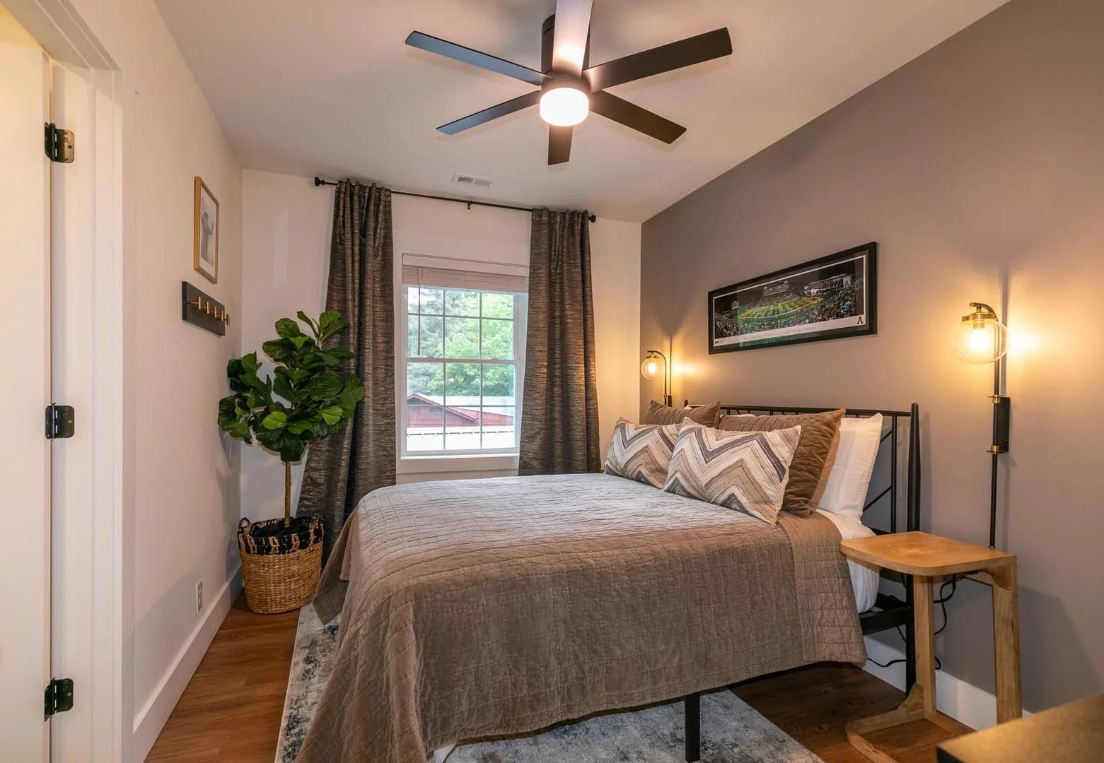 Riverside Retreat - Image 18