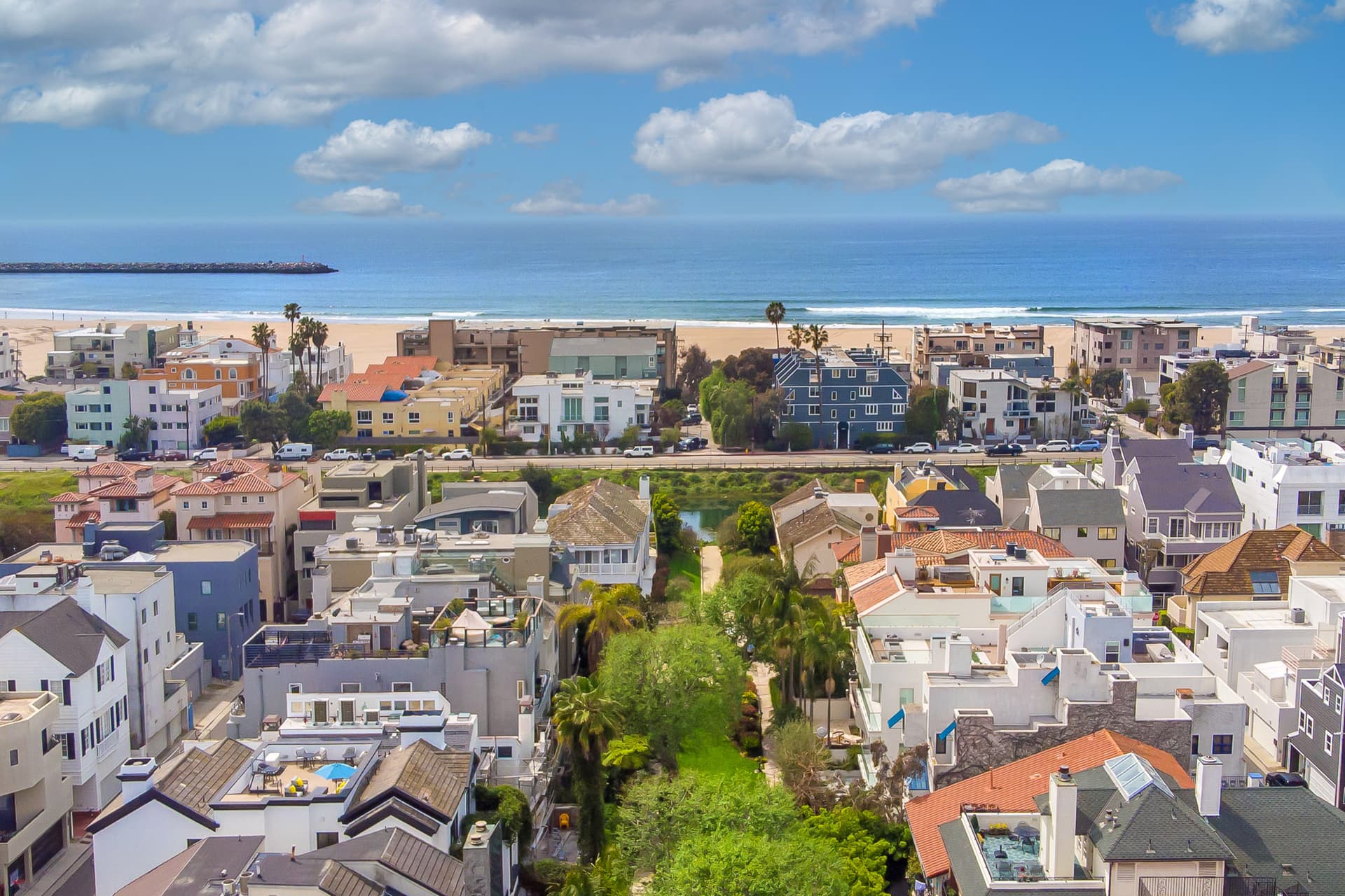 Reef Mall Villa - Image 2