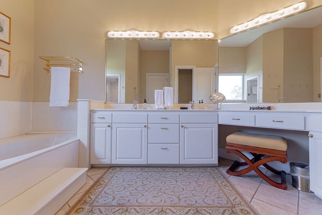 French Polo Manor - Image 18