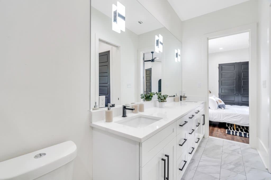 Modern Mid-City Maison - Image 18