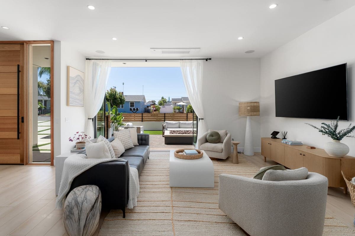 Ocean View Poolside Retreat - Image 4