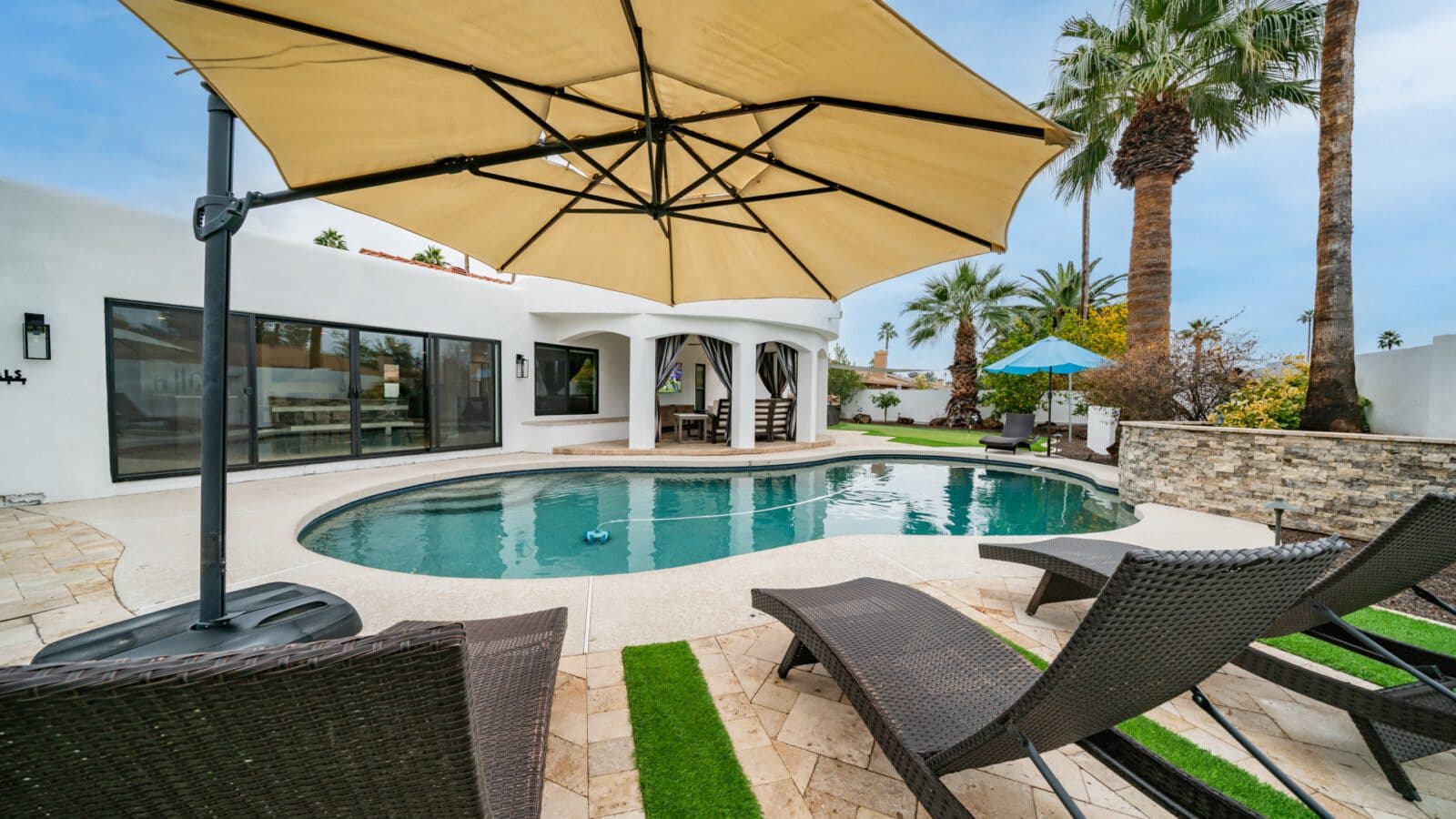 Spontaneous Desert Retreat - Image 33