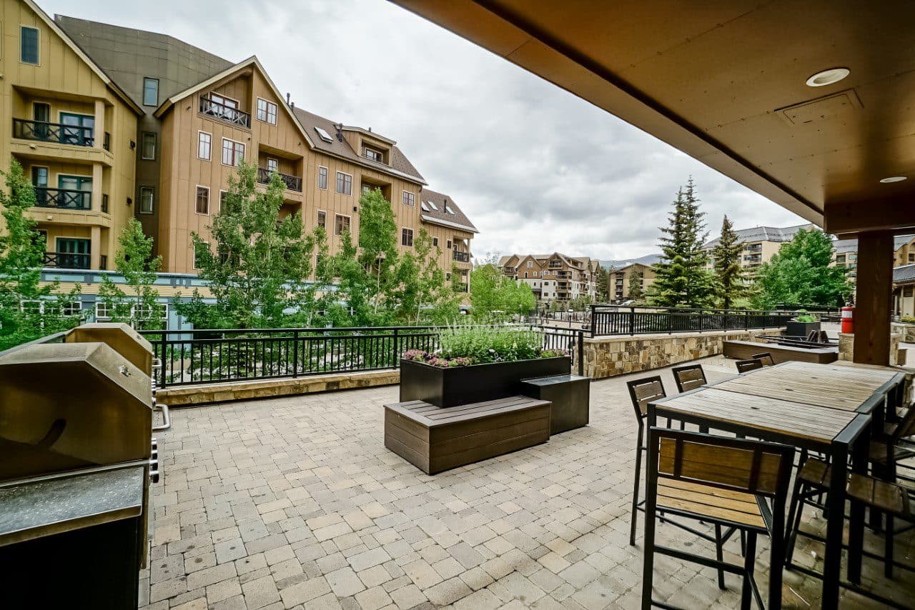 Lavish Condo - Image 40