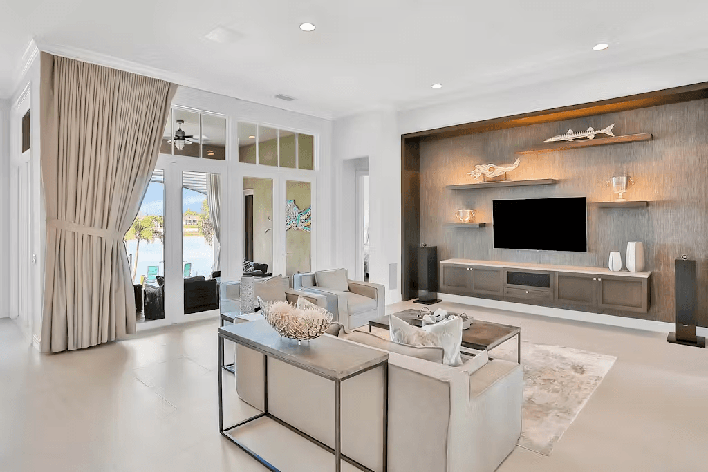 Island Estate Waterfront Villa - Image 4