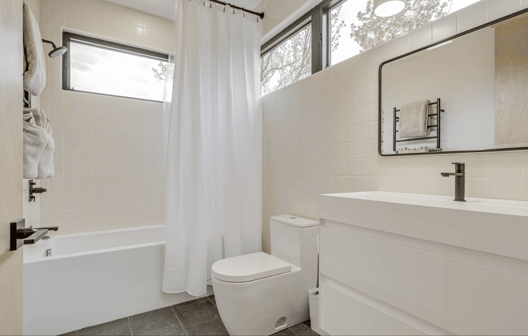 Nashville Lakeside Modern - Image 34