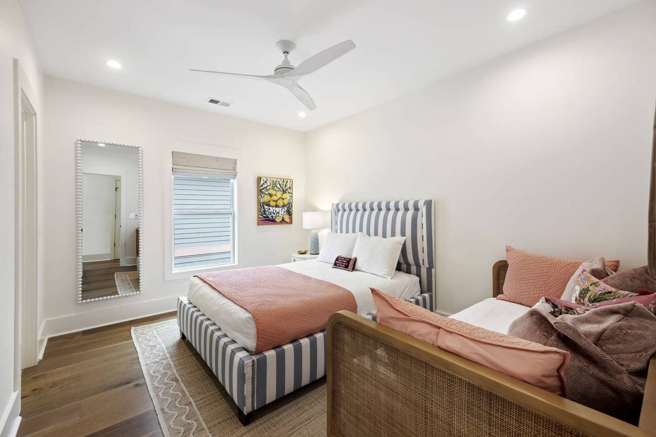 Yacht Harbor #10 - Image 20