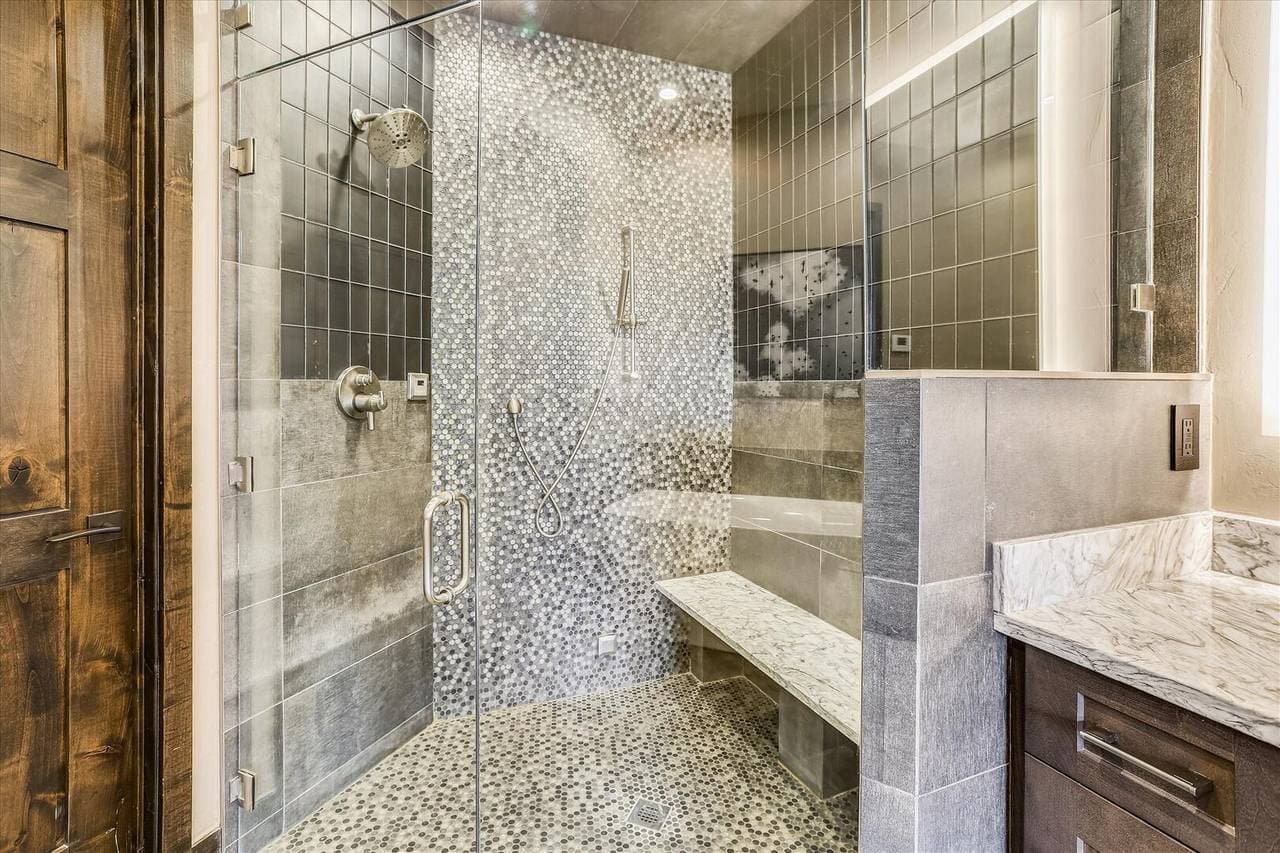 Falcon Haus - Image 13