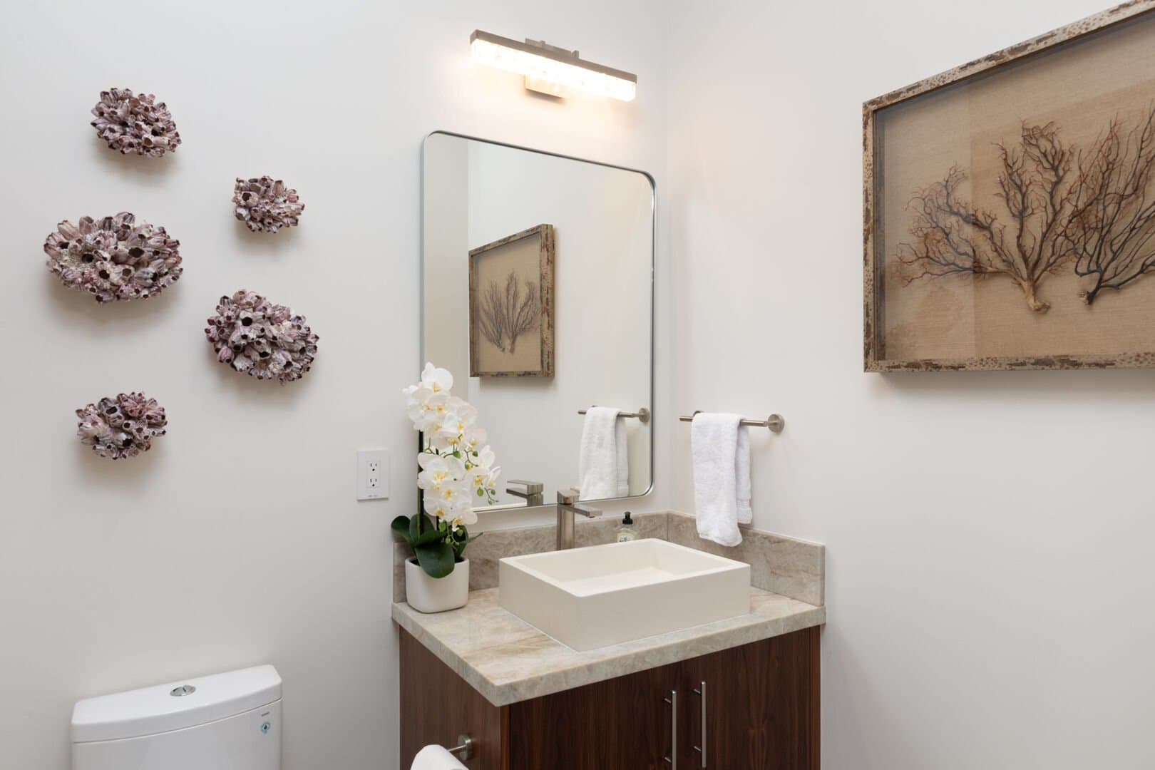 Hawaiian Elegance - Image 34