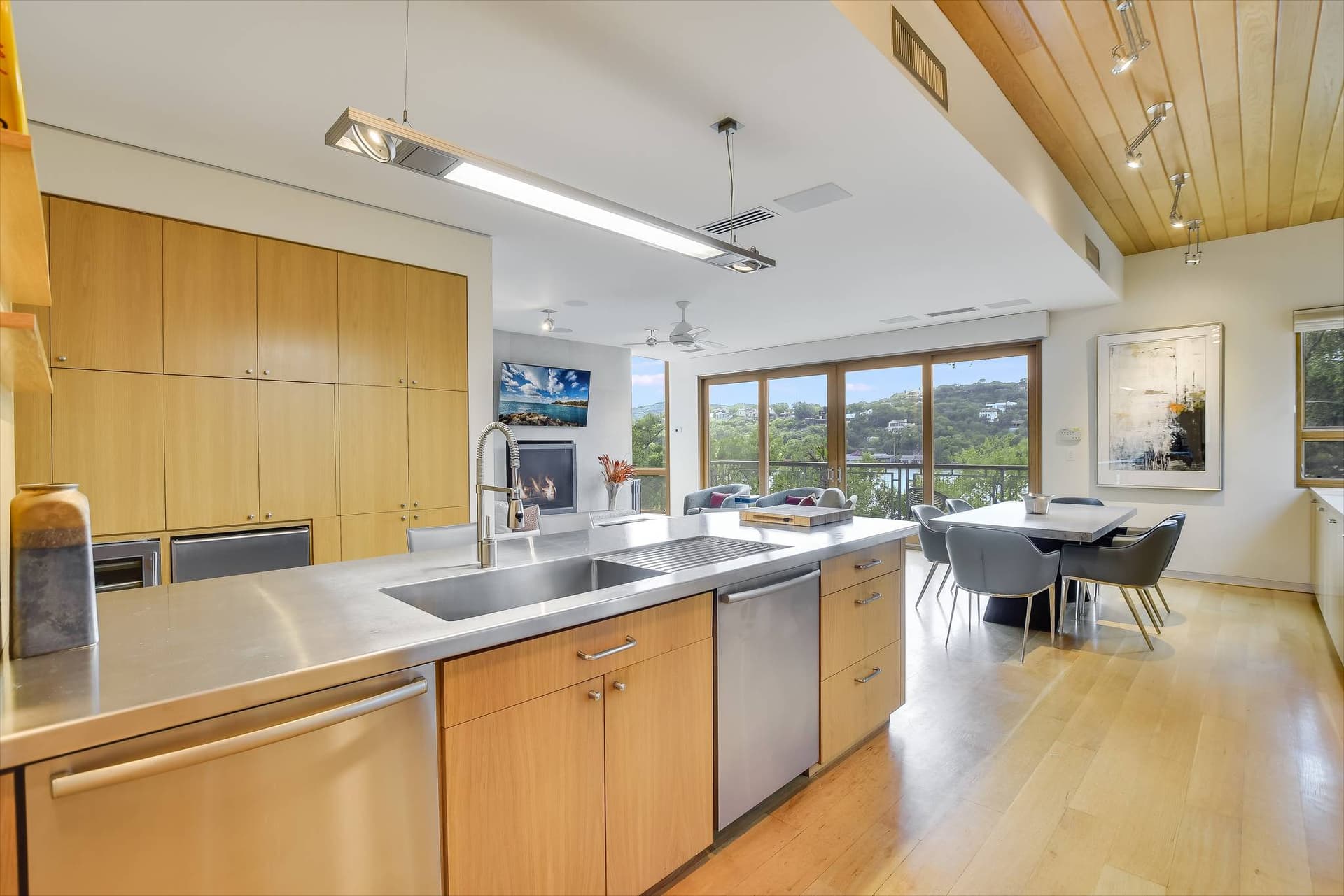 Waterfalls on the Lake Villa - Image 11