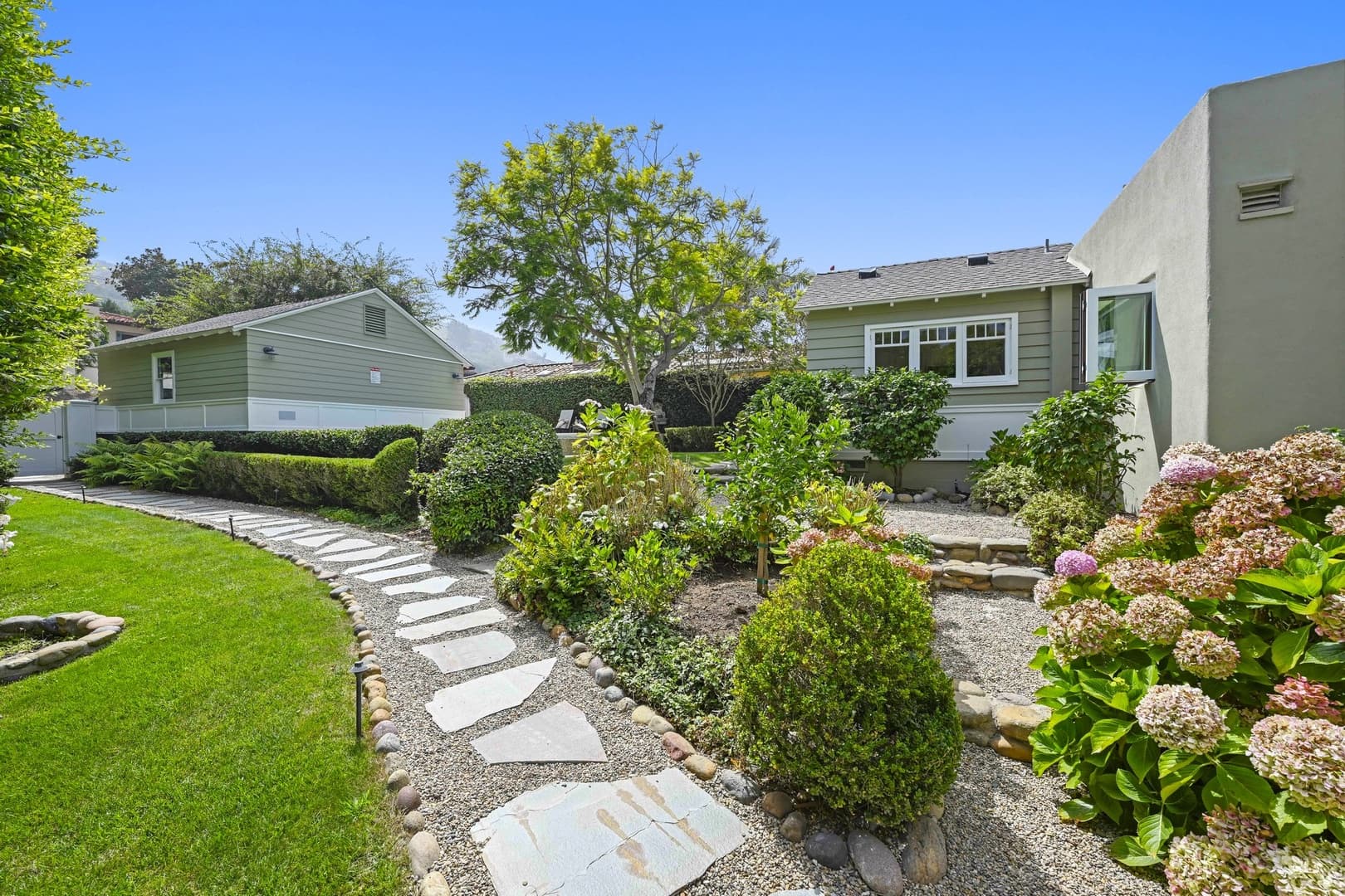 Summerland - Image 34