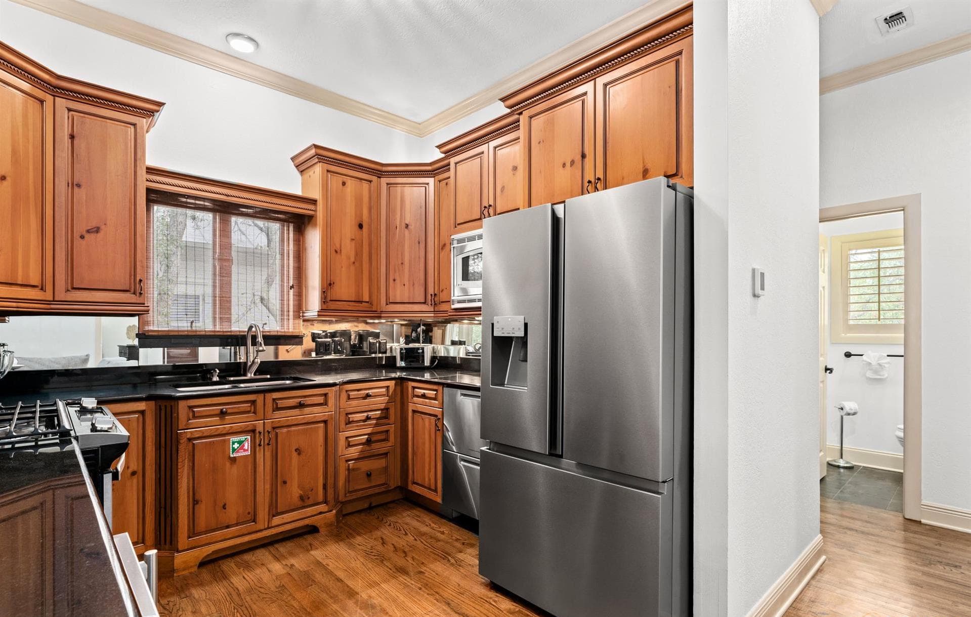 Paradise Isle - Image 9