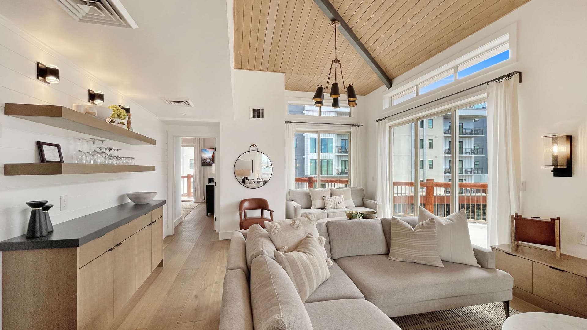 Sneaux Shack - Image 5