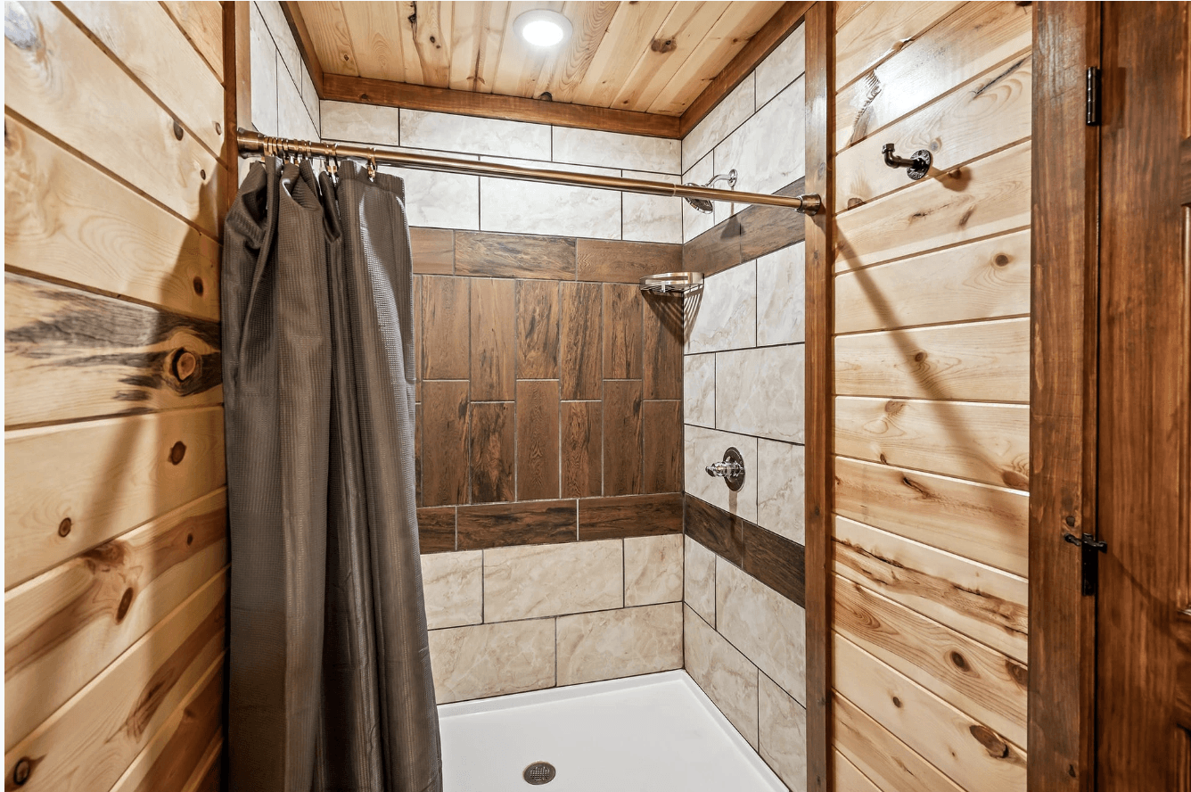 Smokey's Paradise - Image 19