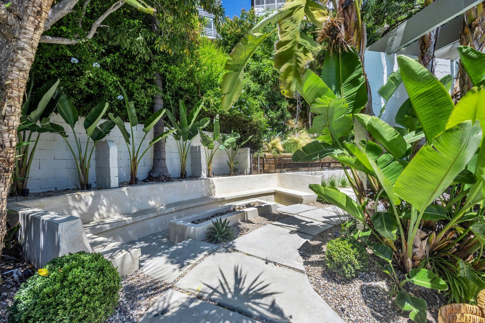 Sunset Plaza View - Image 40