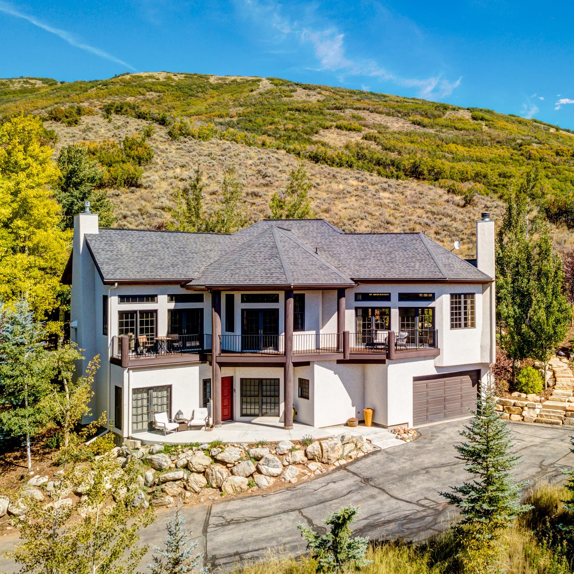 Mountain Hillside Manor - Image 1