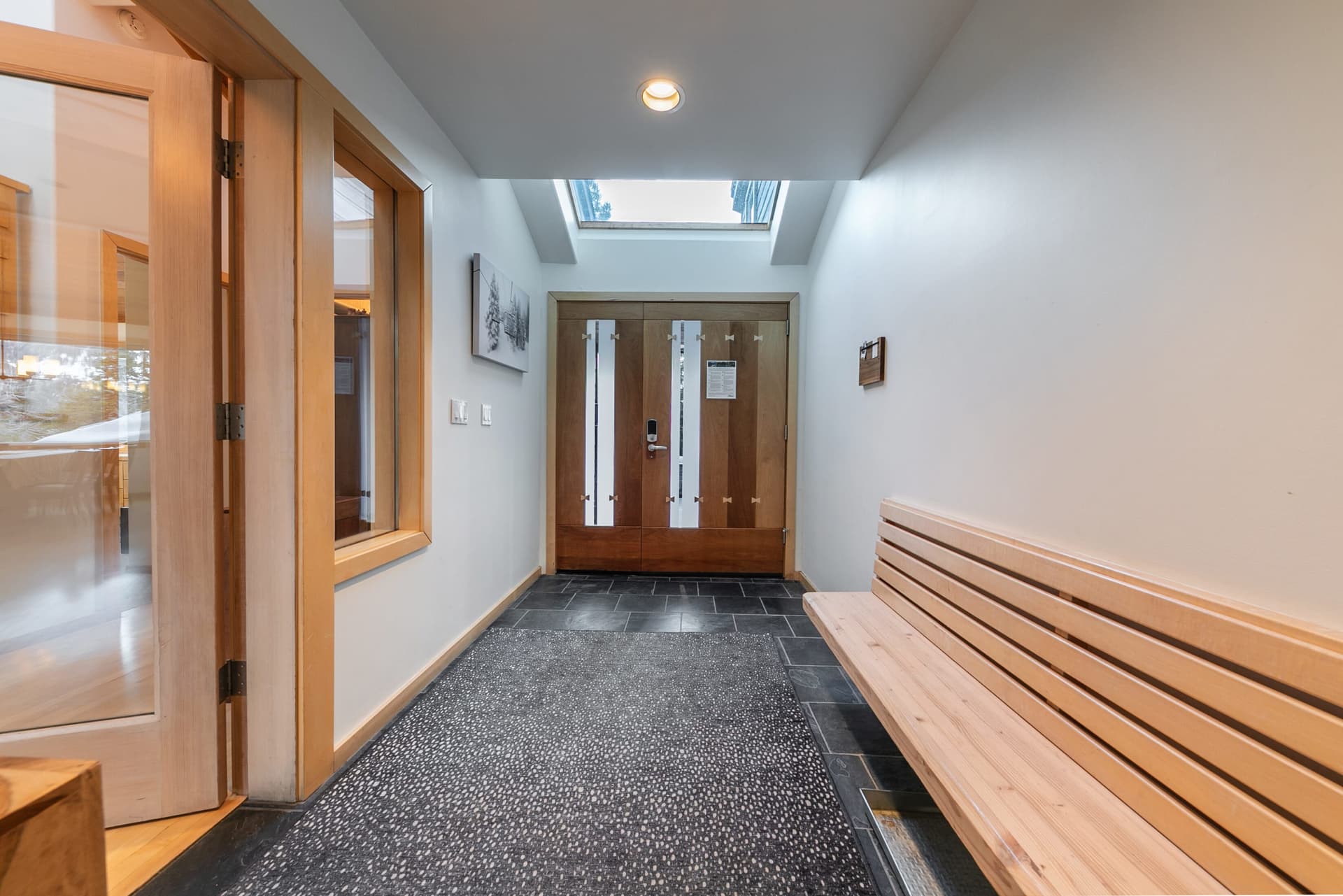 Bright Alpine Retreat - Image 5