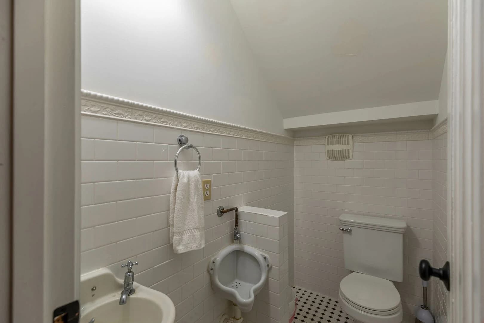 The Castle at Valle Crucis - Image 49