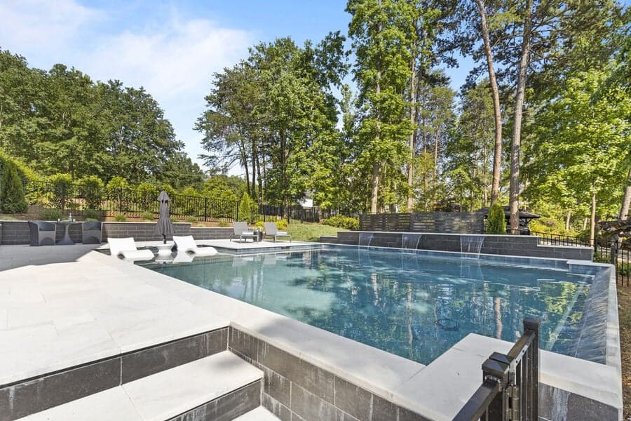 Sterling on Strawpocket - Image 2