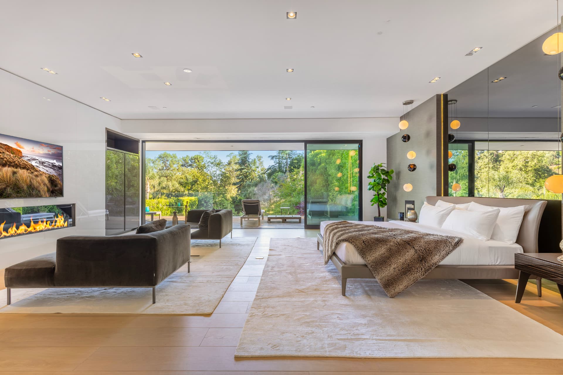 Lago Vista Modern - Image 21