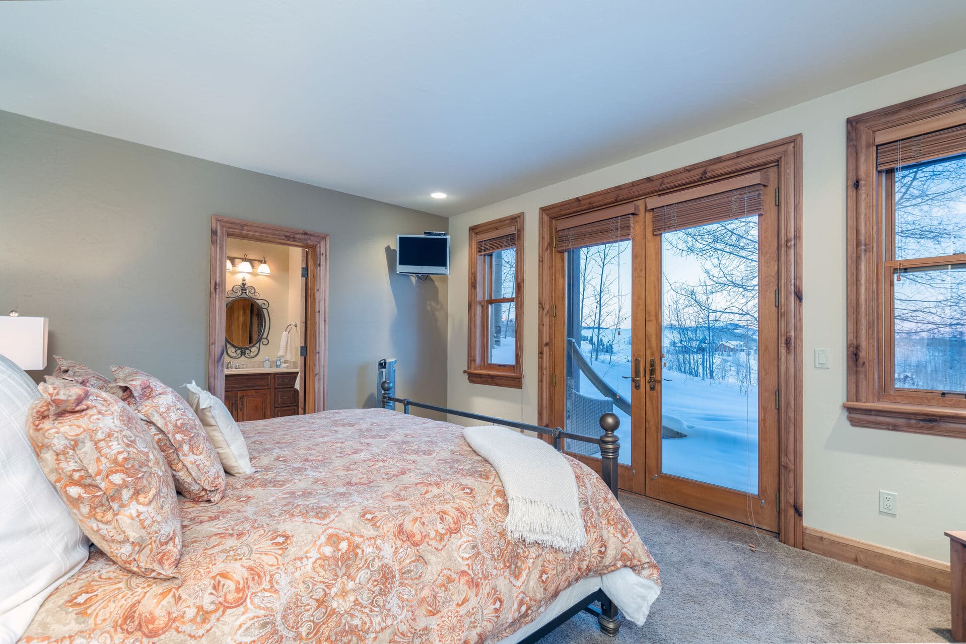 San Sophia Ridge View House - Image 11