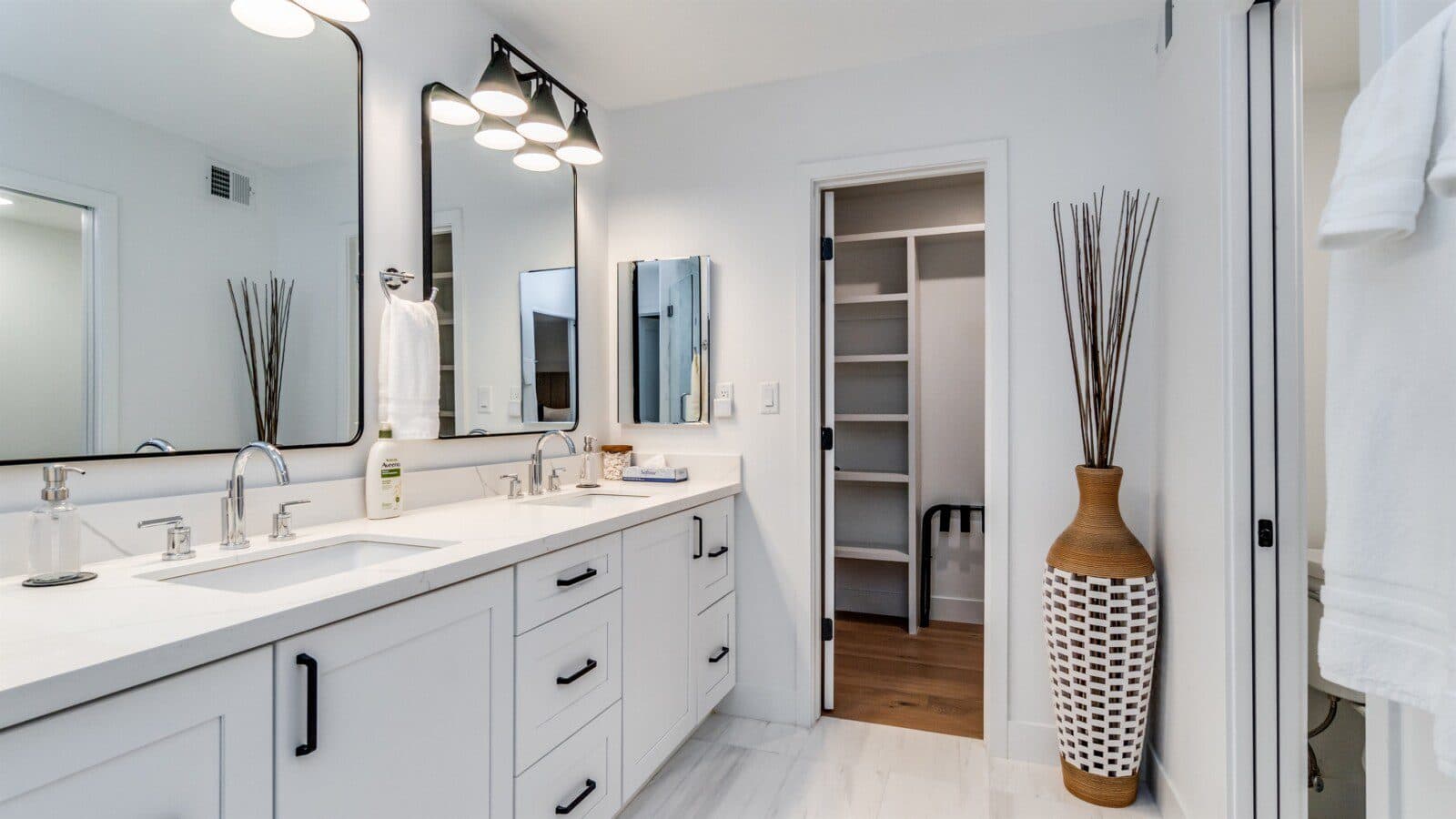 Elegance on the Green - Image 23