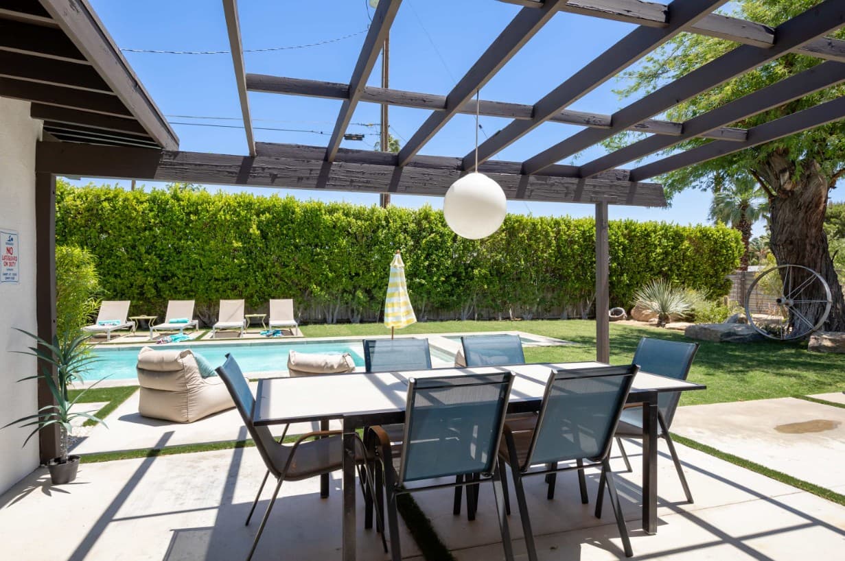 Hugh Kaptur's Mid Century Modern Oasis - Image 52