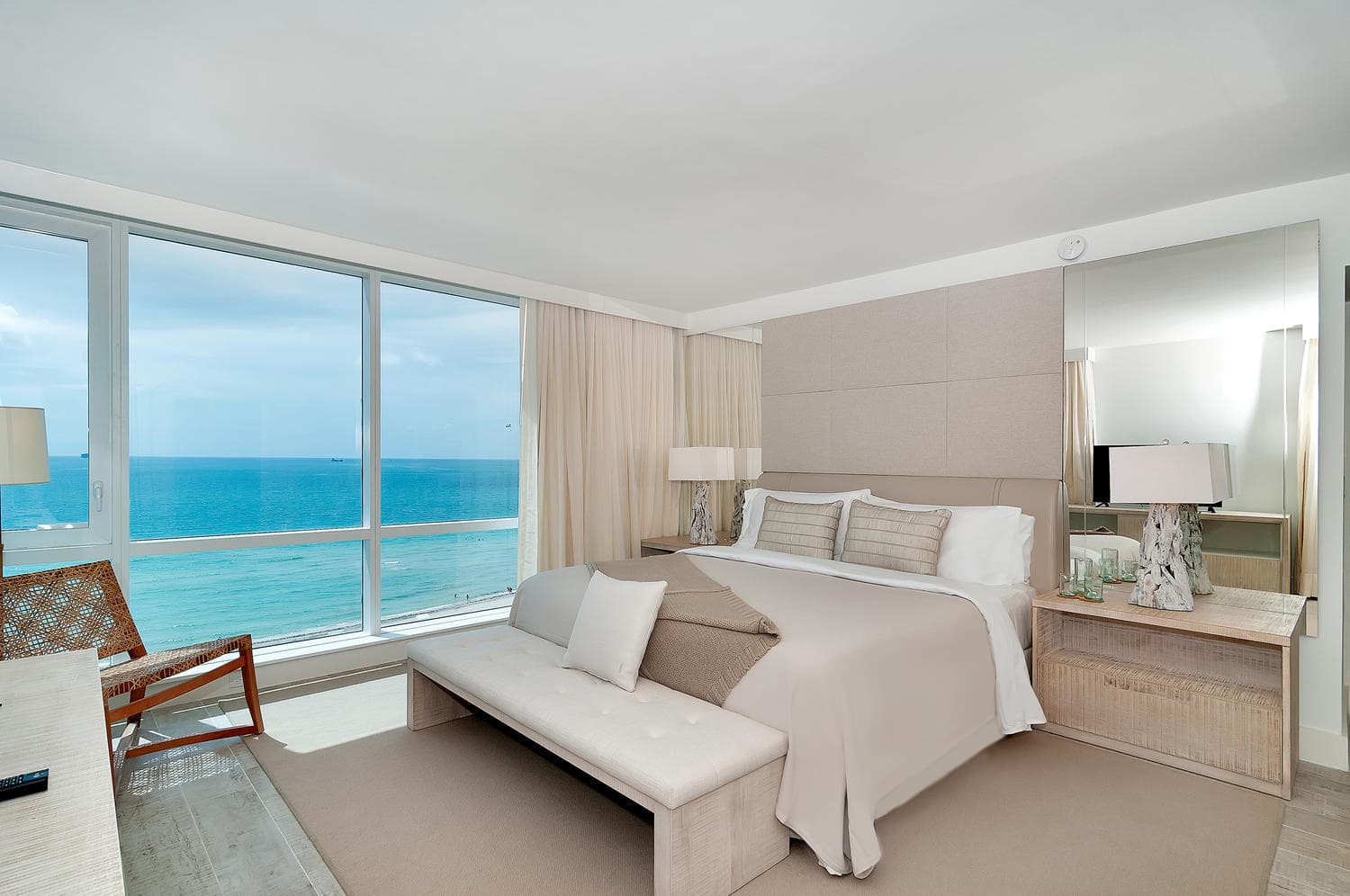 1 Hotel Residence #919 - Image 2