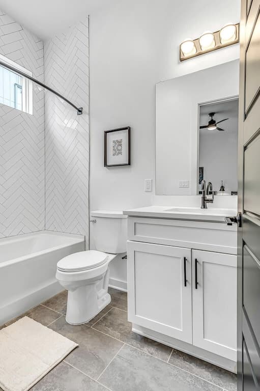 Highland Station - Image 12