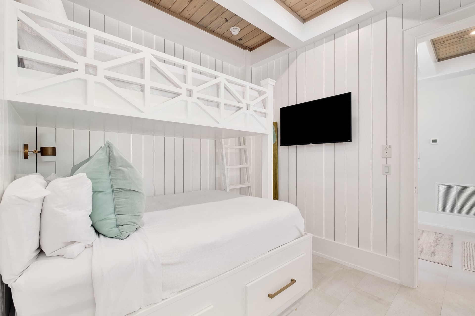 Grayt Joy - Image 22