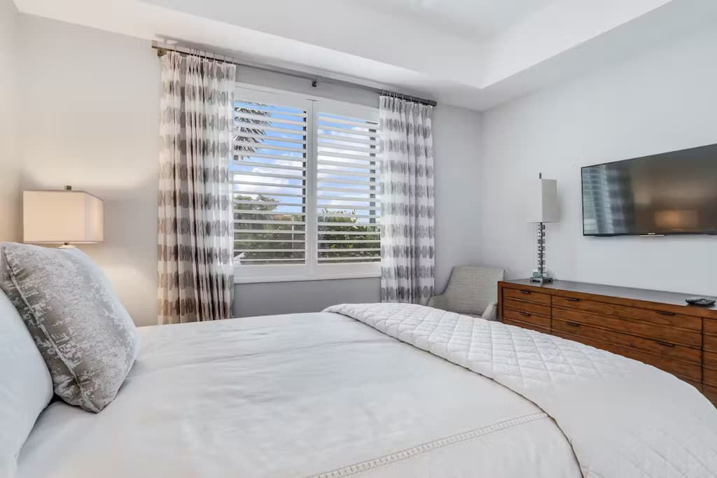 Naples Square Paradise - Image 20