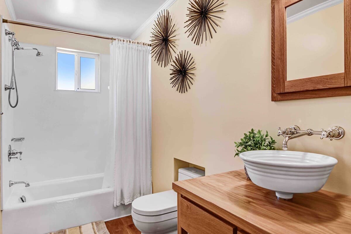 Newcomb Vineyard Escape - Image 13