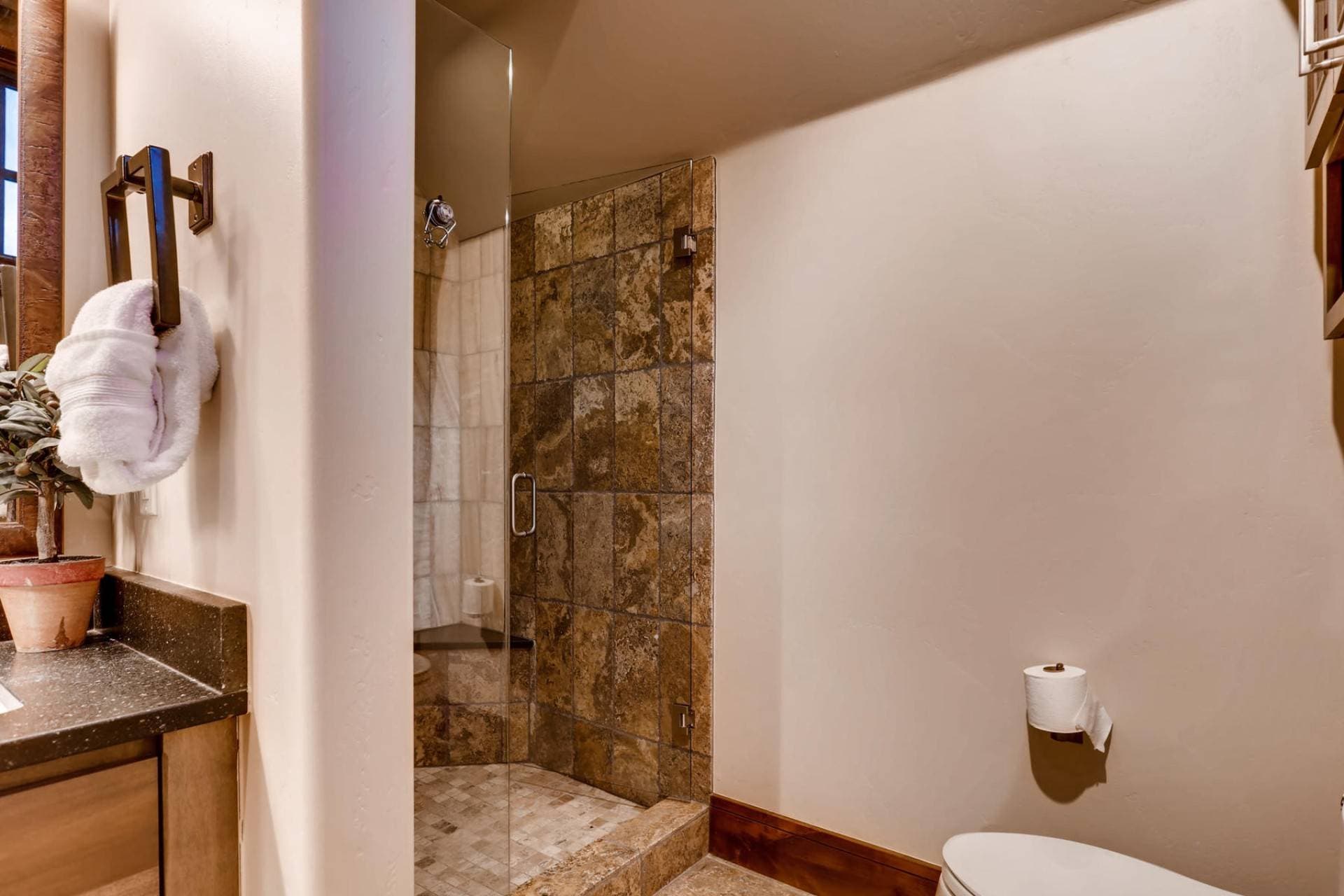 Monarch Place - Image 19